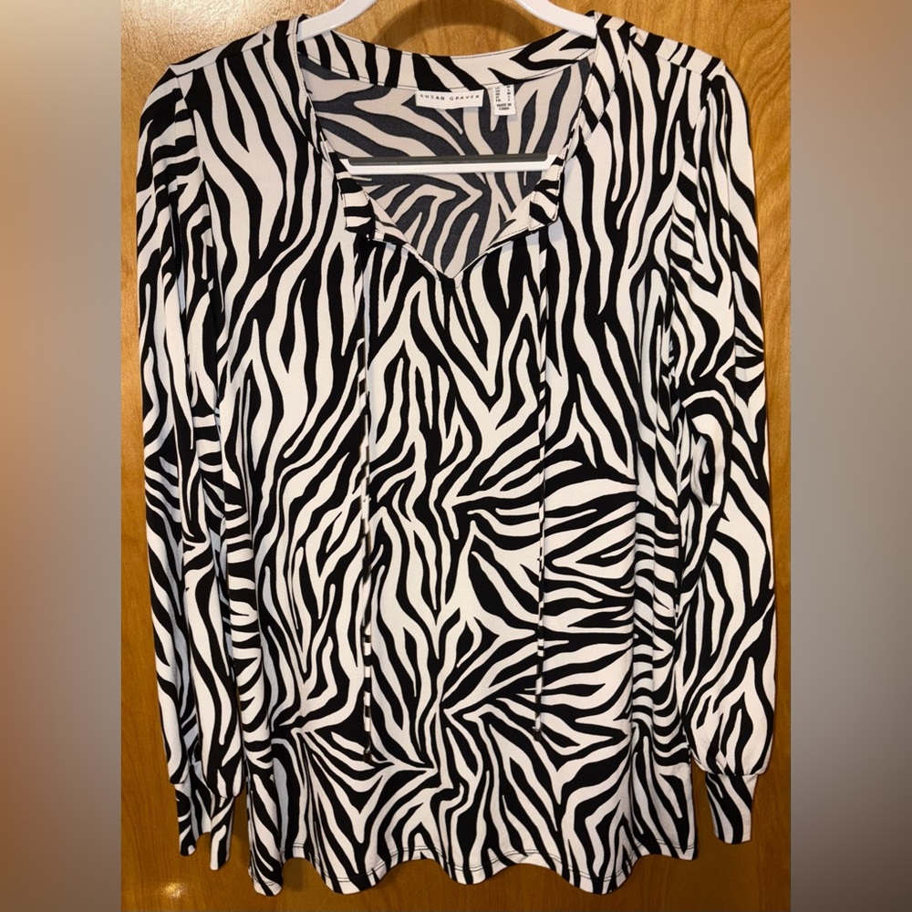 Susan Graver black/white zebra print liquid knit top Size Medium tie detail
